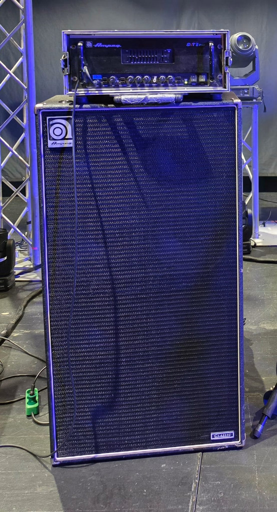 Leje lyd: Ampeg SVT2Pro 300w. bass amp, Ampeg 810Ebass kab.